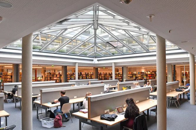 Glasdach in der Bereichsbibliothek Wirtschafts- und Sozialwissenschaften der SUB Göttingen