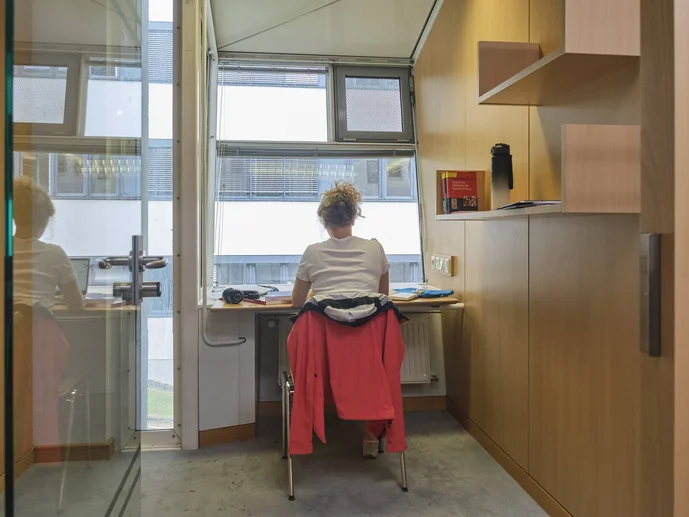 Eine Arbeitskabine in der Zentralbibliothek